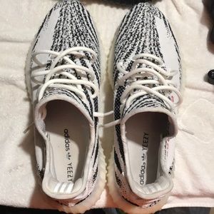 Yeezy 350 v2 zebra